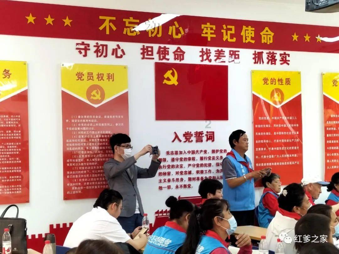 关晓彤春晚彩排生图,粉色造型是真显黑,舞台灯光都救不了?